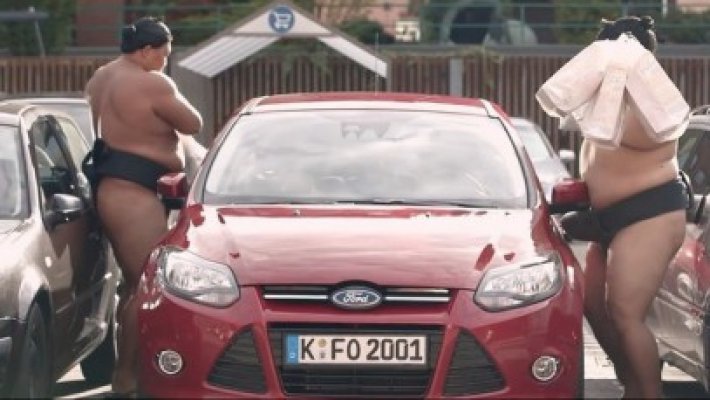 Reclamă la Ford Focus cu doi luptători de sumo